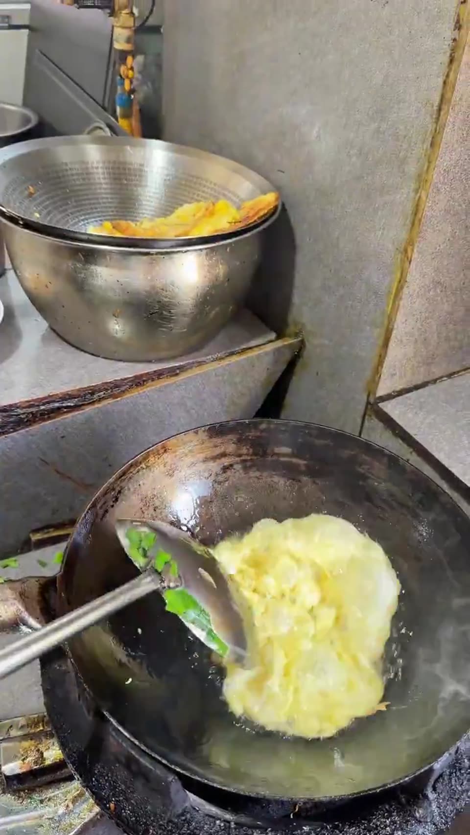 炒饼和丸子汤