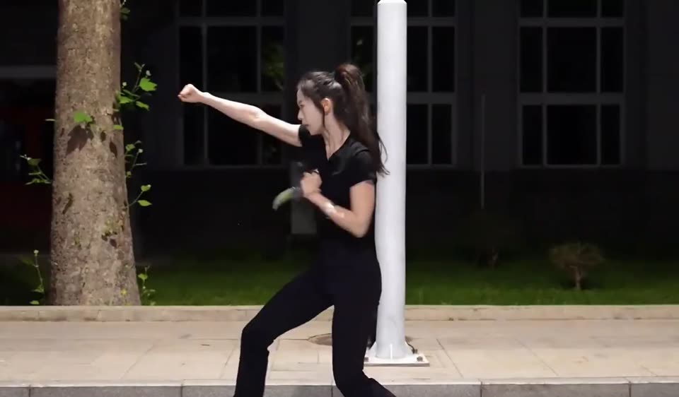 Close combat with knives